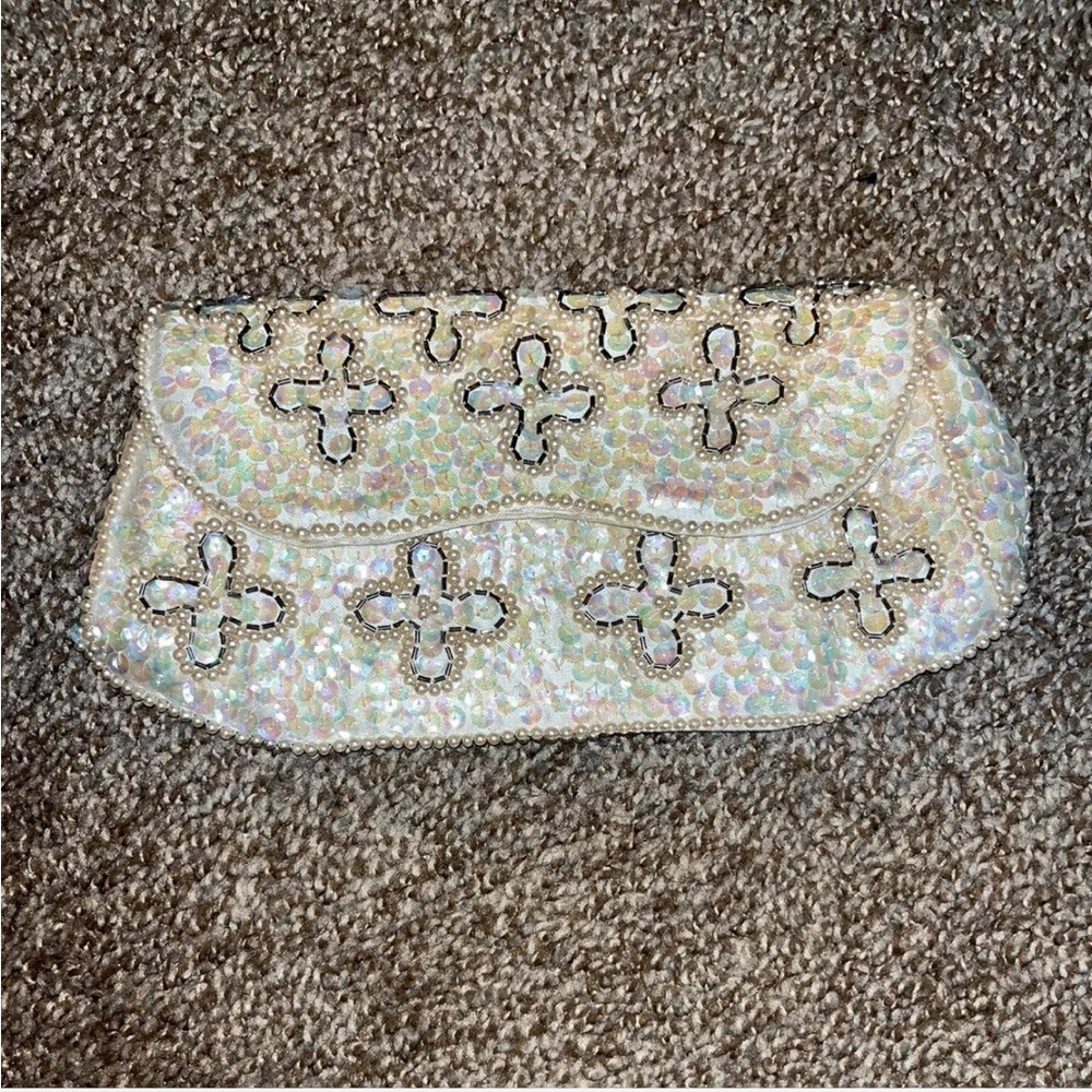 Vintage white and cream beaded clutch